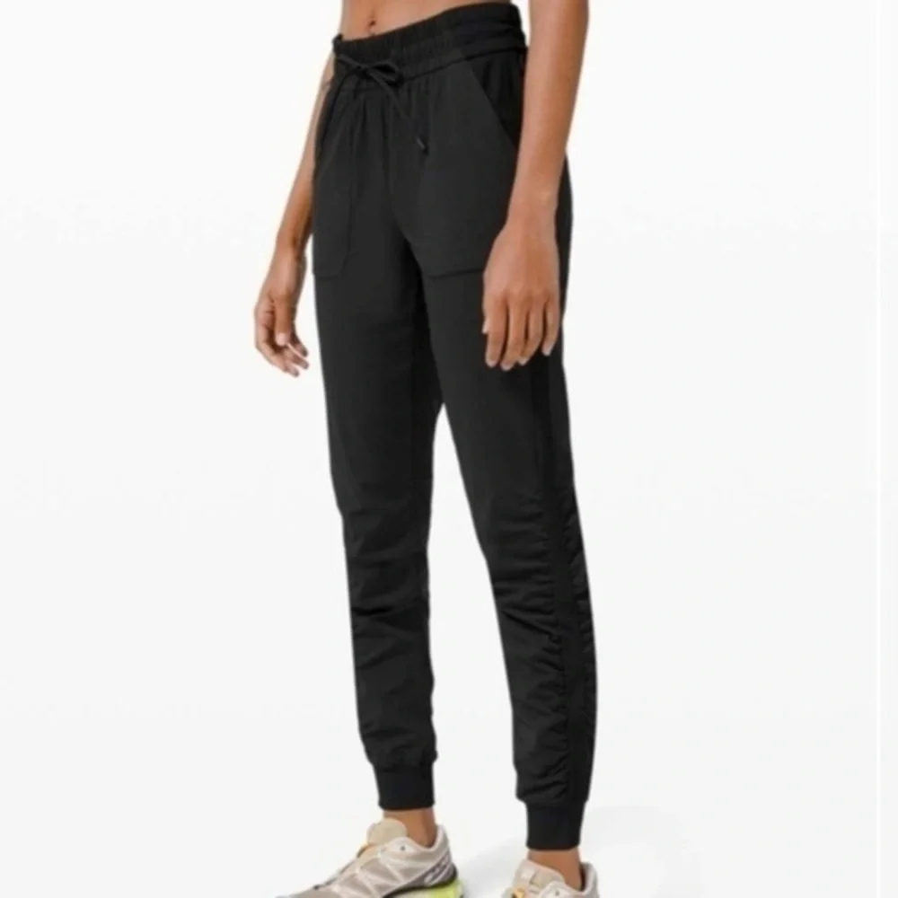 Lululemon Beyond the Studio Jogger Black Size 8